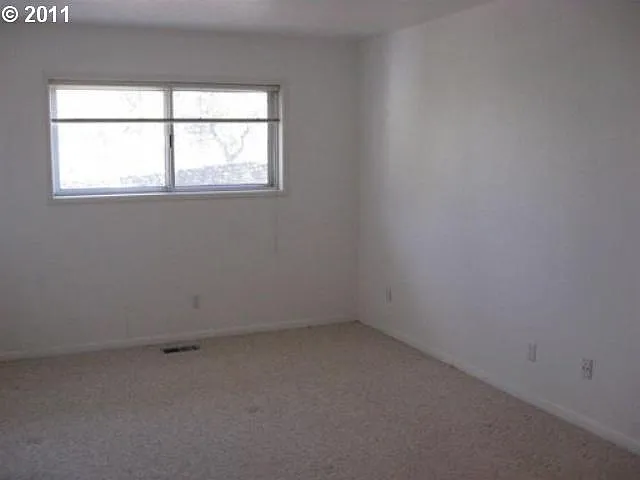 19001 Suncrest Dr - Thumbnail 5