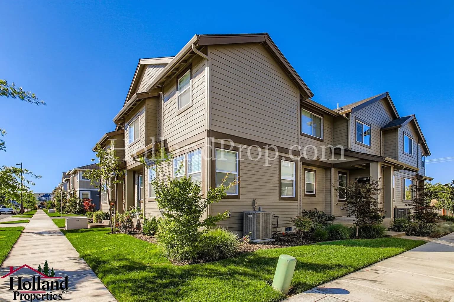 12855 SW Tabor Ter - Thumbnail 3