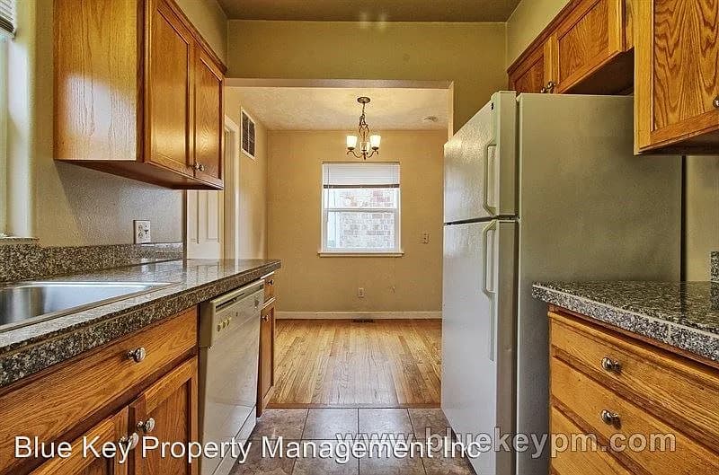 4935 SE 76th Ave - Thumbnail 6