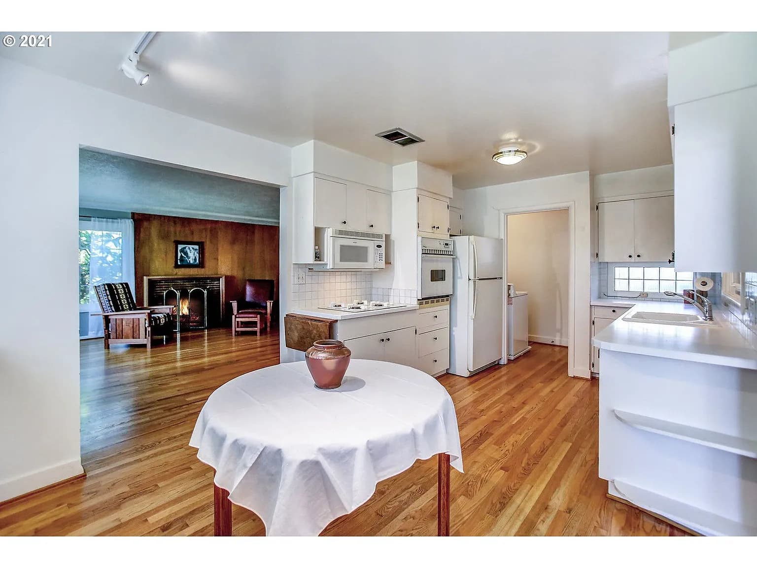 2292 Hillcrest Dr - Thumbnail 6