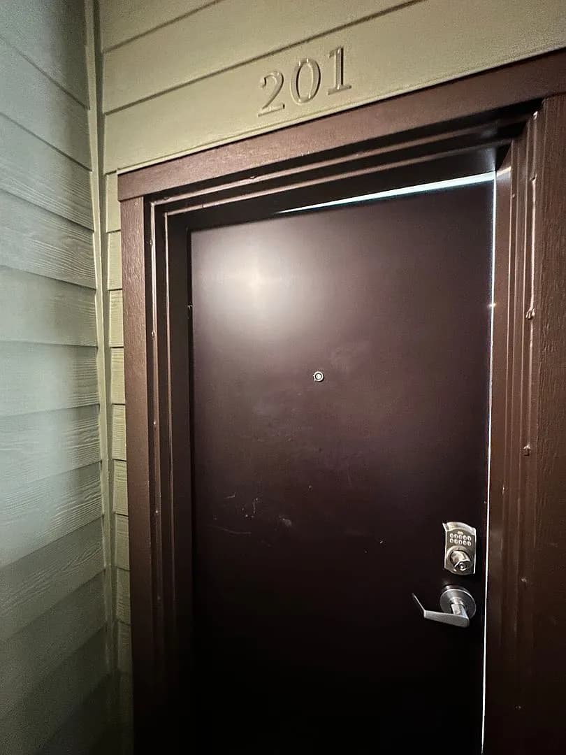 2015 NE 47th Ave APT 201 - Thumbnail 2