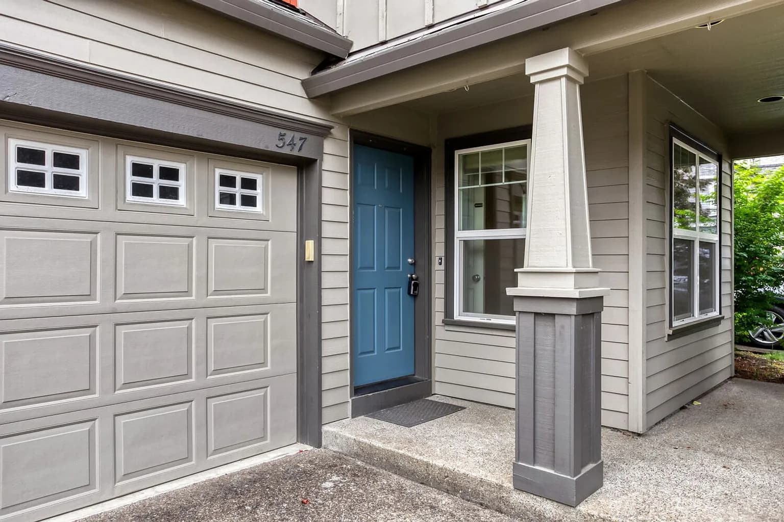 547 NE 61st Pl - Thumbnail 3