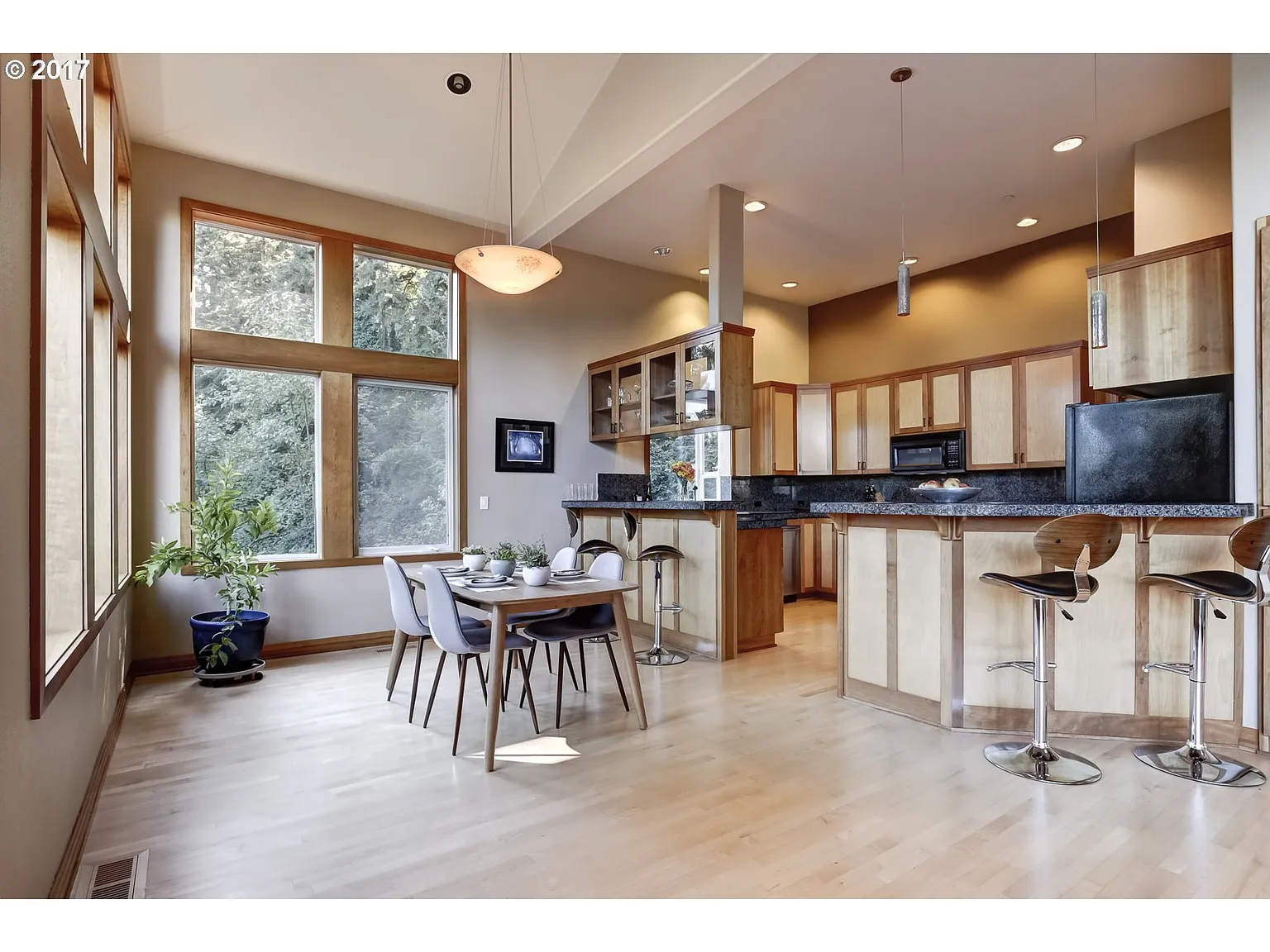 18400 Hillside Ct - Thumbnail 6