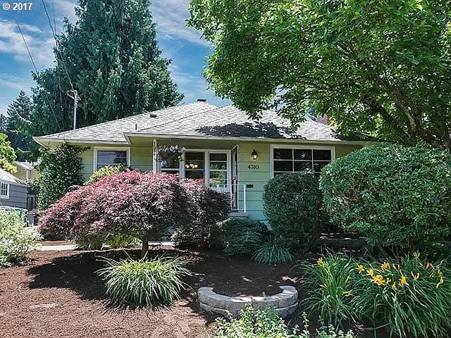 4310 SE Woodward St - Thumbnail 2