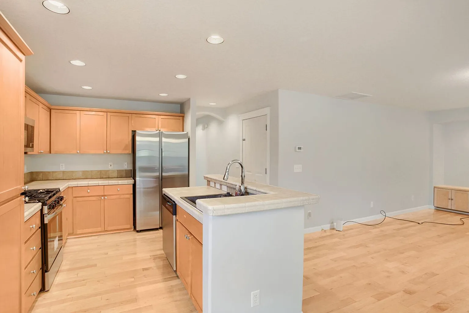 547 NE 61st Pl - Thumbnail 6