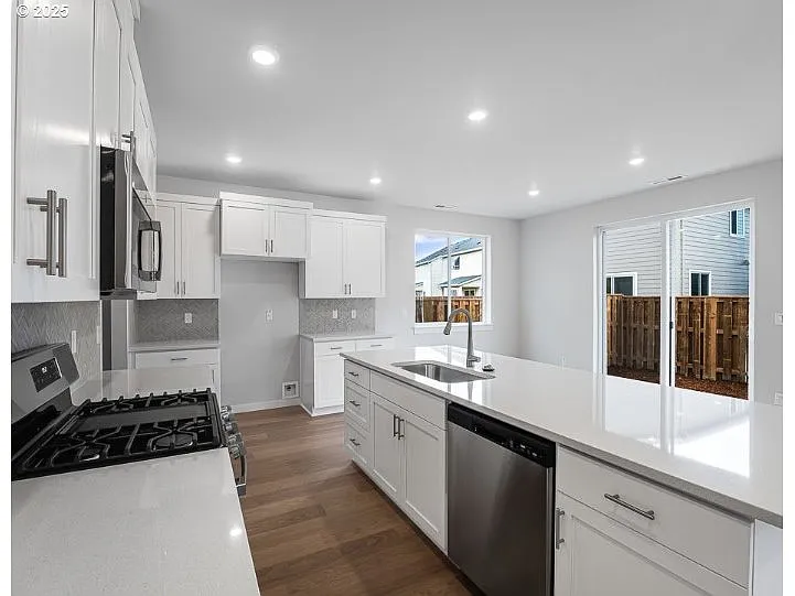 18960 SW Eureka Ln - Thumbnail 4