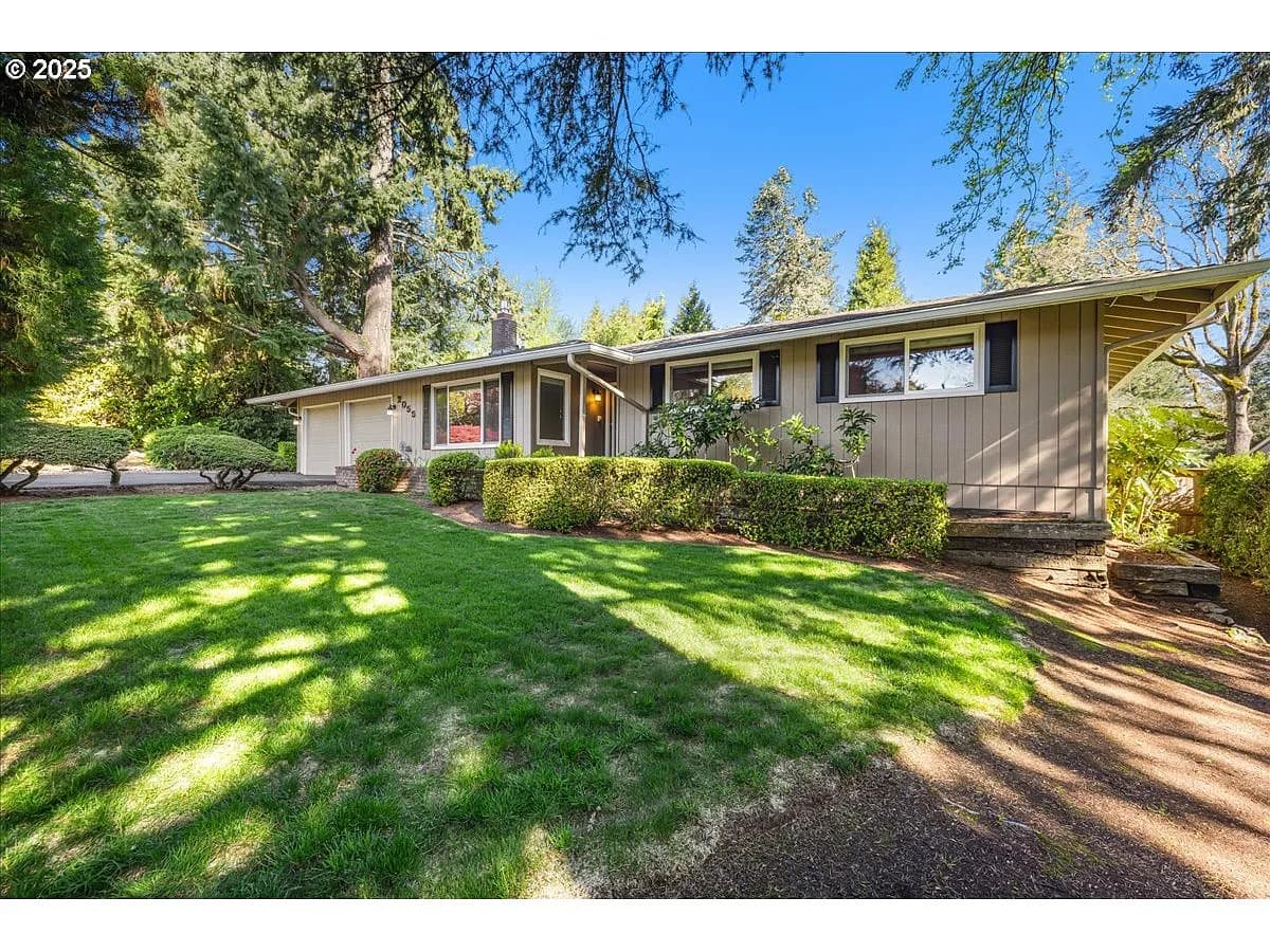 2055 Valley View Dr - Thumbnail 3