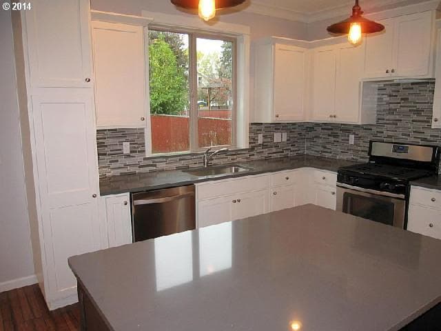 6020 SE Raymond St - Thumbnail 3